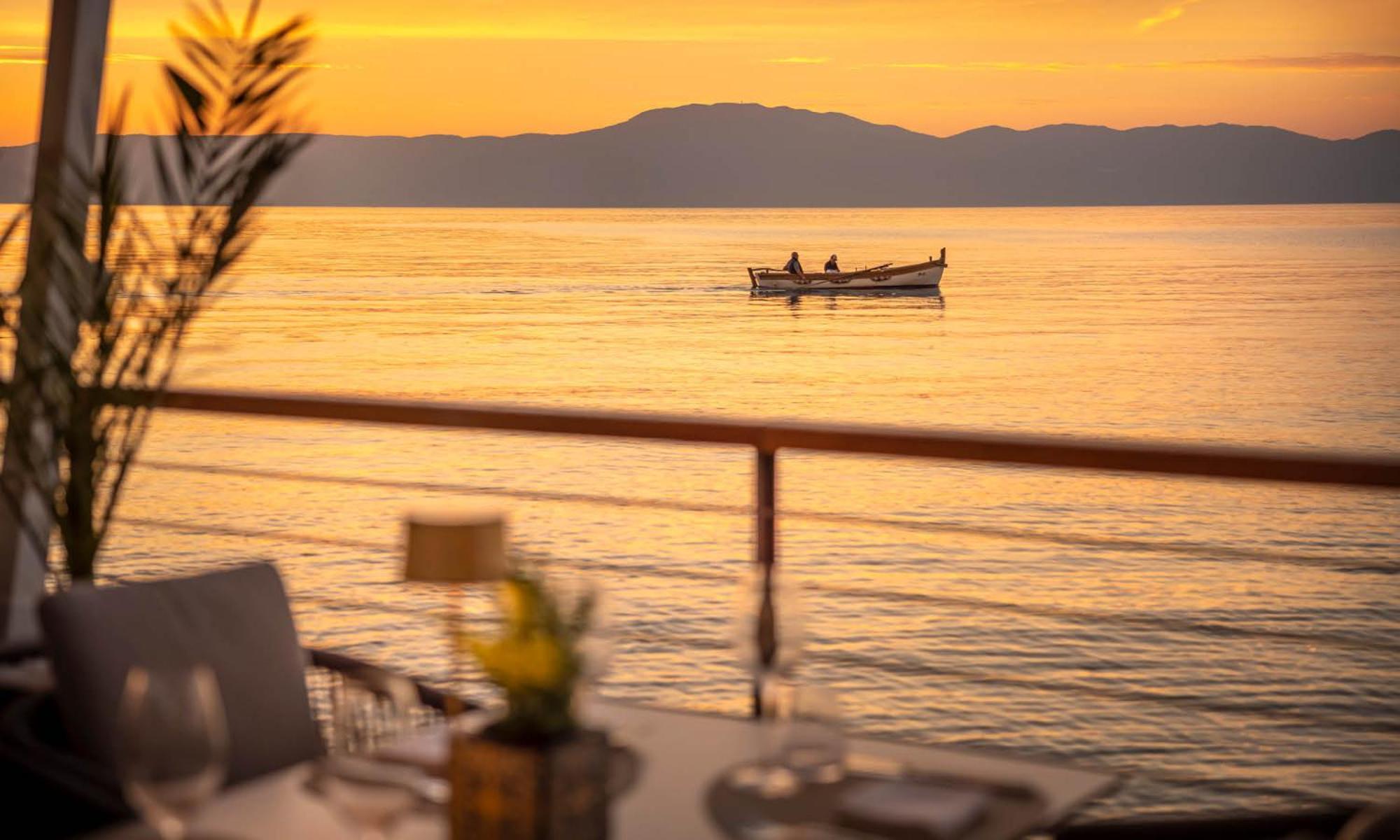 Aminess Style Glamping Villas & Holiday Homes Atea Njivice Kültér fotó Sunset at the beach