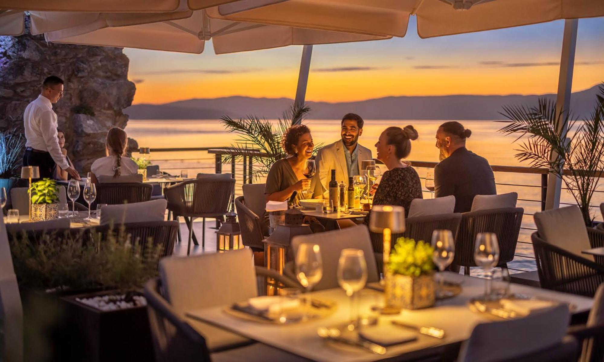 Aminess Style Glamping Villas & Holiday Homes Atea Njivice Kültér fotó Restaurant in Croatia