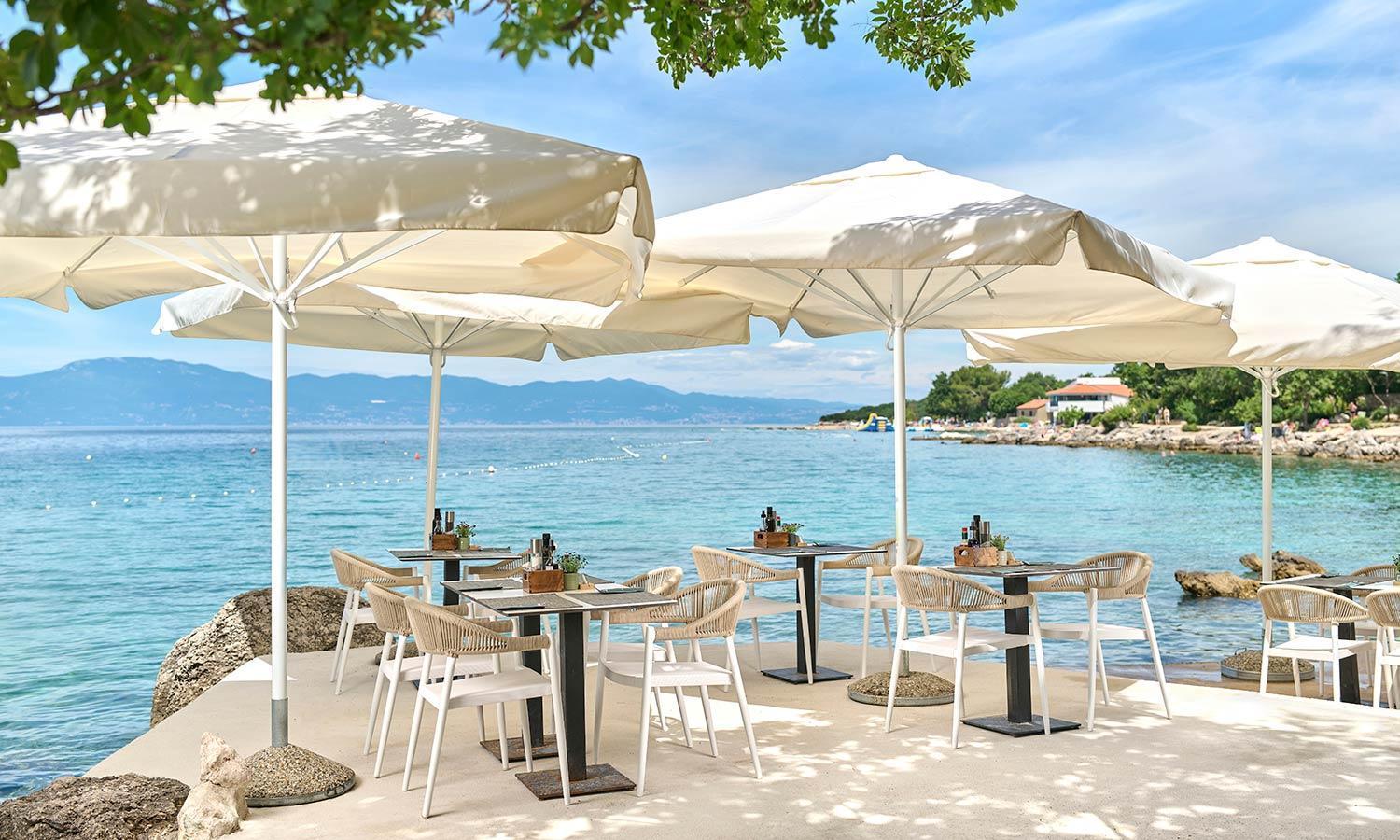 Aminess Style Glamping Villas & Holiday Homes Atea Njivice Kültér fotó Beach bar in Croatia