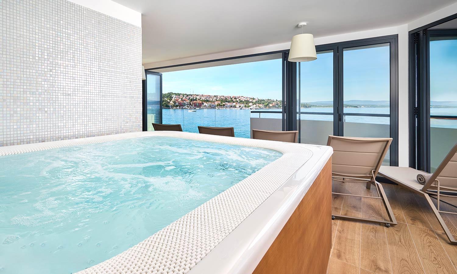 Aminess Style Glamping Villas & Holiday Homes Atea Njivice Kültér fotó A whirlpool bath